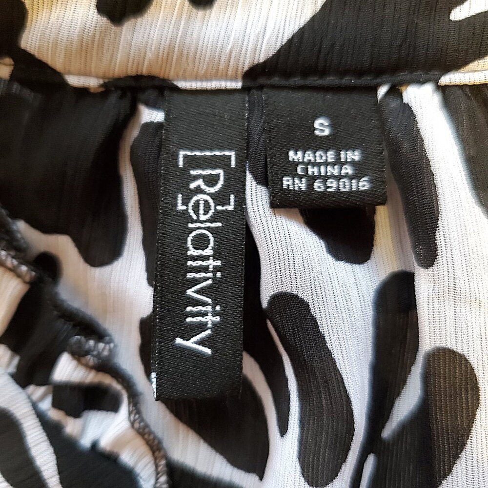 Black & White Floral Ruffle Button Down Blouse Womens Sz S Relativity Top Fairy - Picture 4 of 8